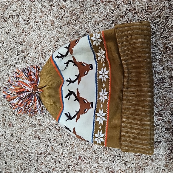 Kavu knit hat with deer on it - Picture 2 of 2
